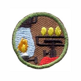 This round one-inch patch depicts a camping lantern and a lit stove.
